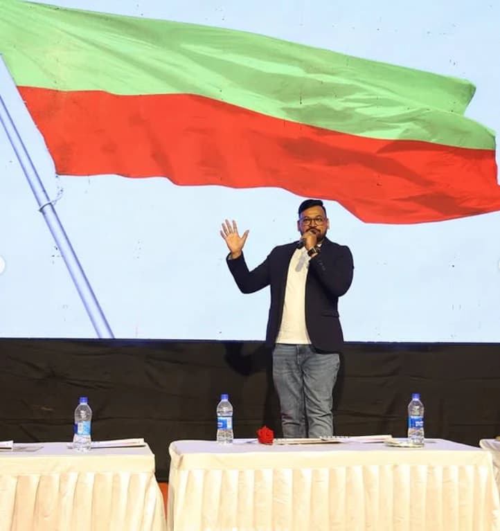 Siddu Mathapati speaking about AI and cybersecurity at the Bharavase 2025 program